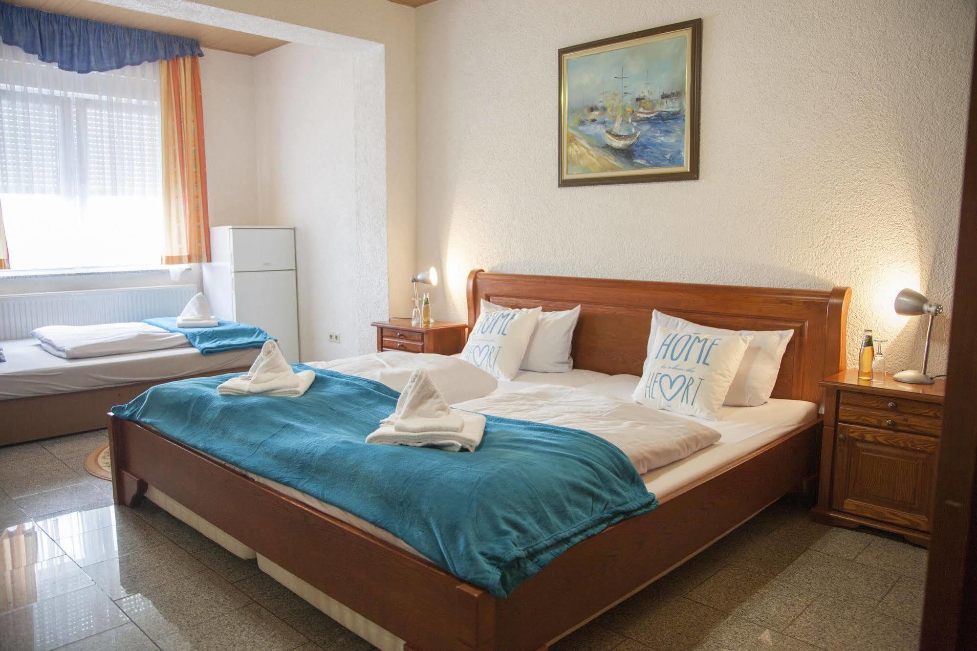 Hotel Atlantis Ramstein-Miesenbach Esterno foto