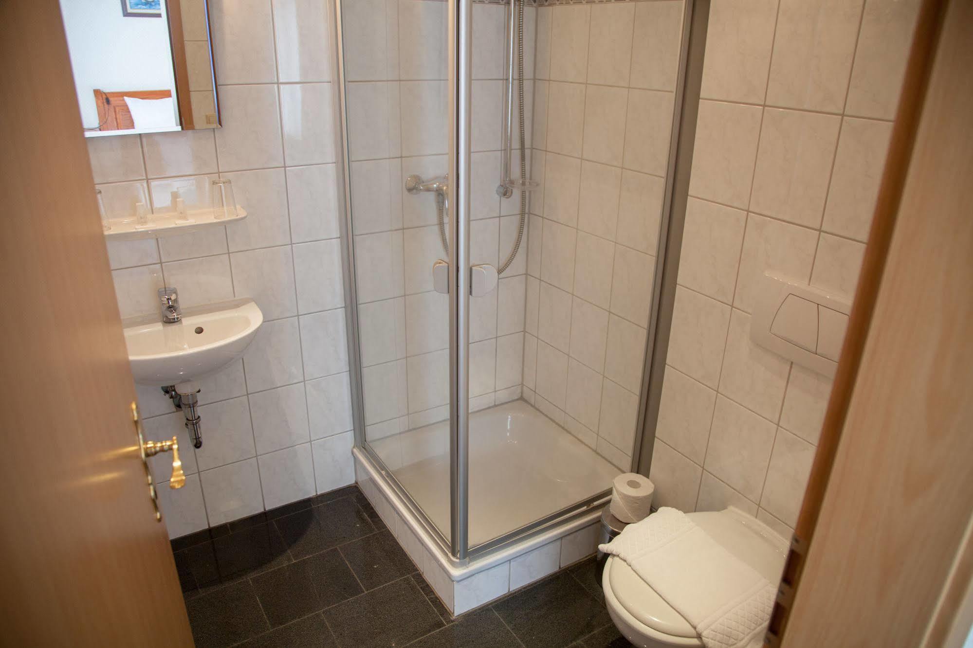 Hotel Atlantis Ramstein-Miesenbach Esterno foto