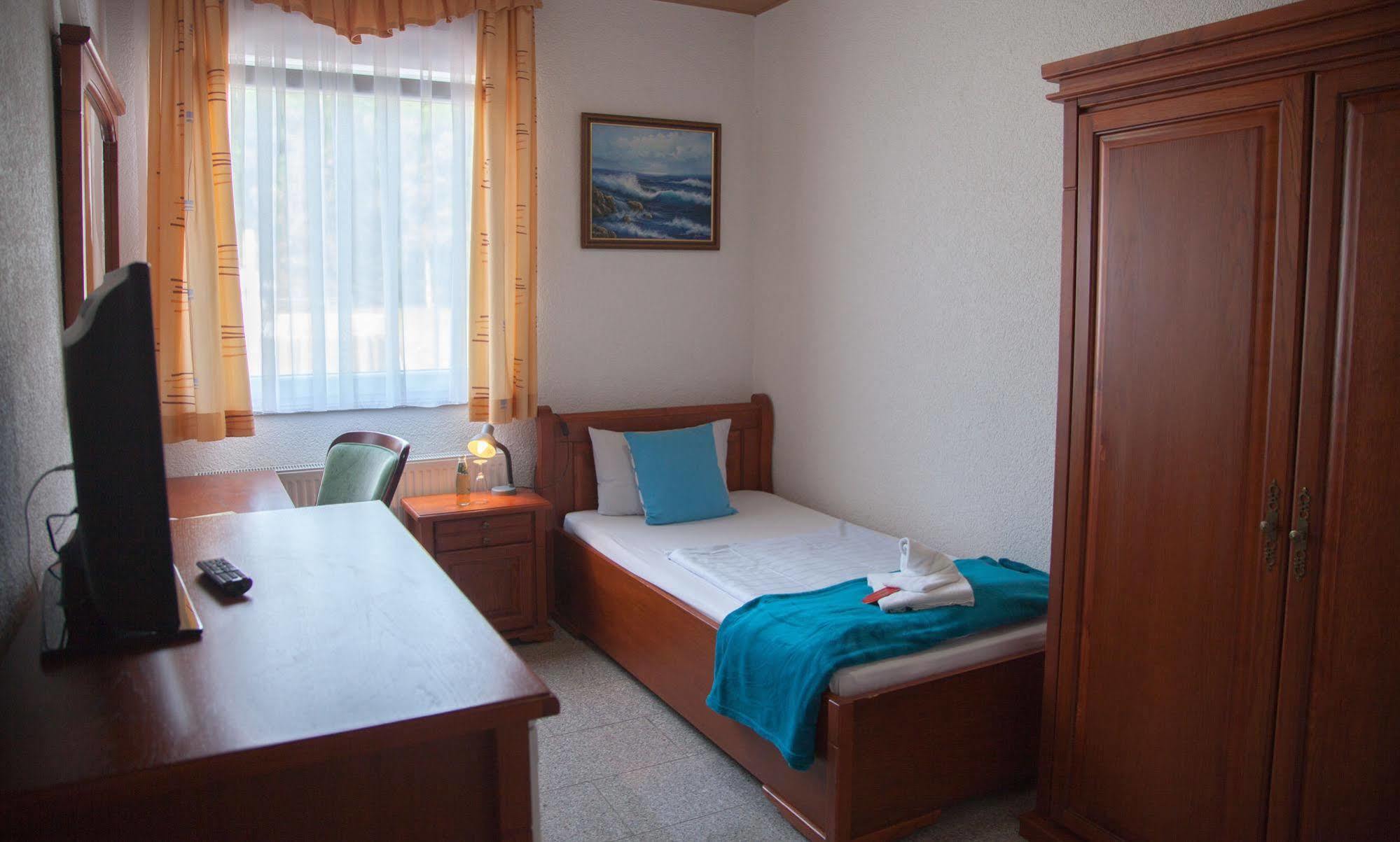 Hotel Atlantis Ramstein-Miesenbach Esterno foto