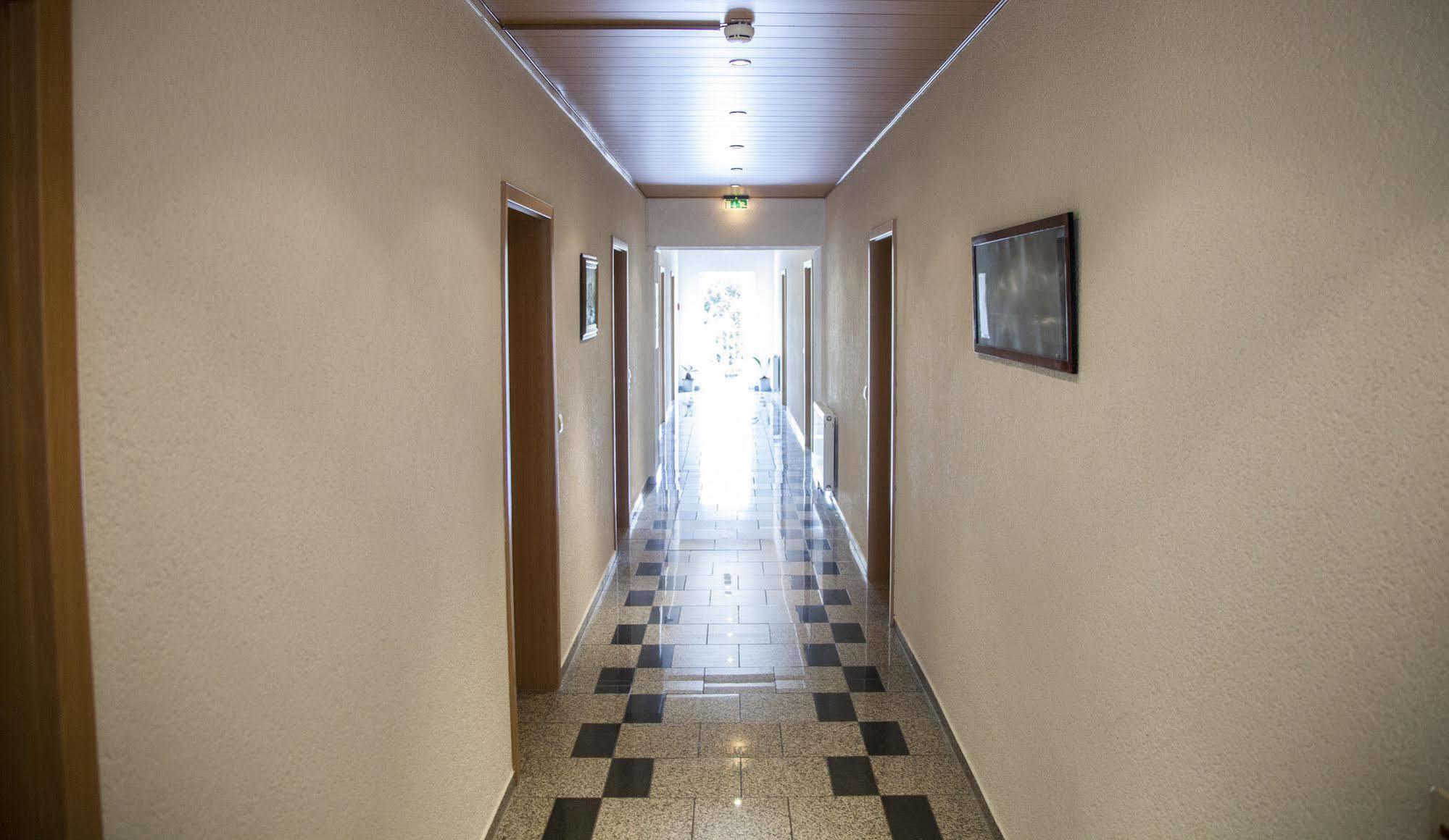 Hotel Atlantis Ramstein-Miesenbach Esterno foto